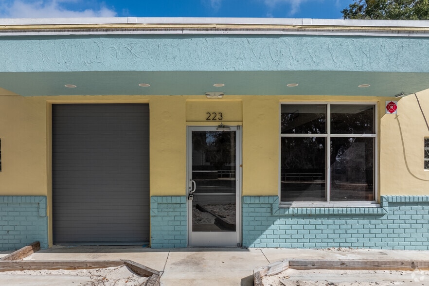 More Photos Of 223 S Main St, Gainesville Freestanding For Lease