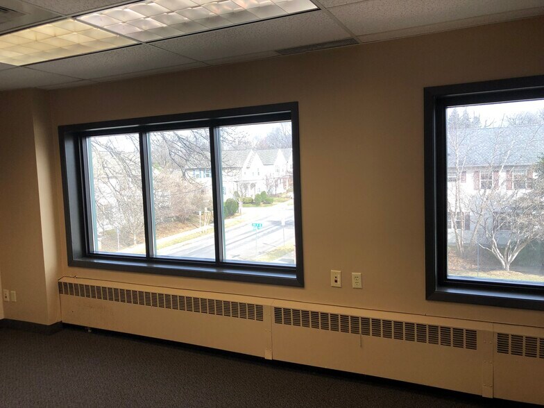 More Photos Of 125-175 Jackson Ave N, Hopkins Light Distribution For Lease