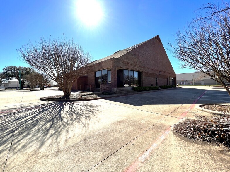 More Photos Of 1231 E Belt Line Rd, Richardson Medical For Lease