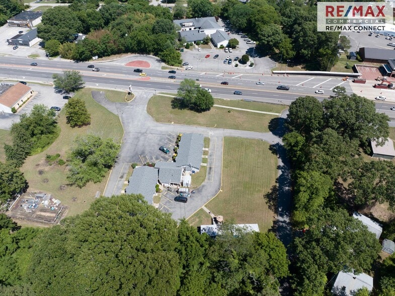 More Photos Of 1408 George Washington Mem Hwy, Gloucester Point Hotel For Sale