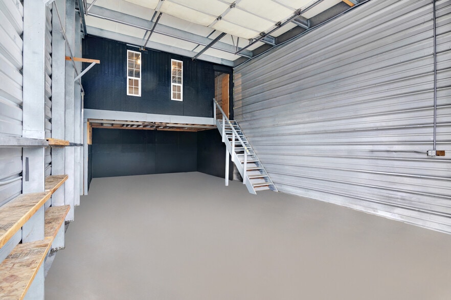 More Photos Of 11105 Steele St S, Tacoma Flex For Lease