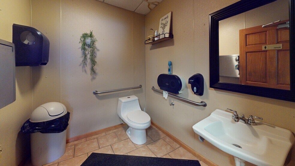 More Photos Of 13524 S Eagle Valley Rd, Tyrone Restaurant For Sale