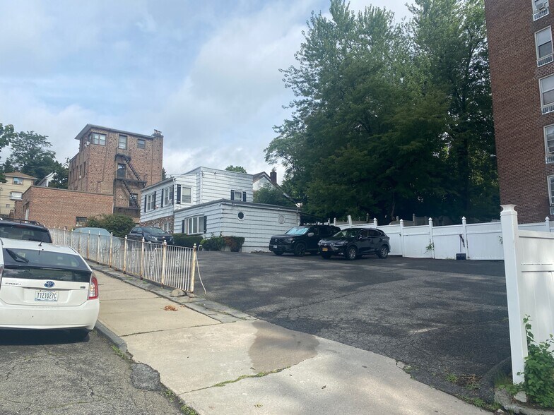 Primary Photo Of 9 New Pl, Yonkers Land For Sale