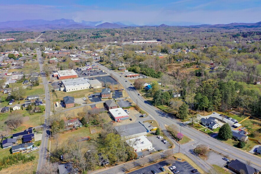 More Photos Of 444 Hampton Ave, Pickens Storefront Retail Office For Sale