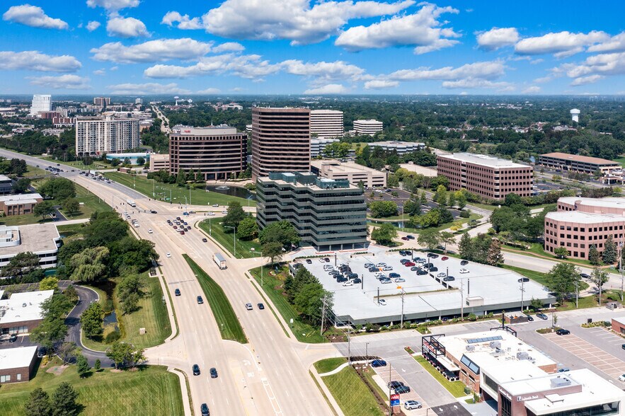 More Photos Of 18W100 W 22nd St, Oakbrook Terrace Office For Lease