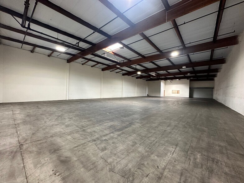 More Photos Of 301-445 N Figueroa St, Wilmington Warehouse For Lease