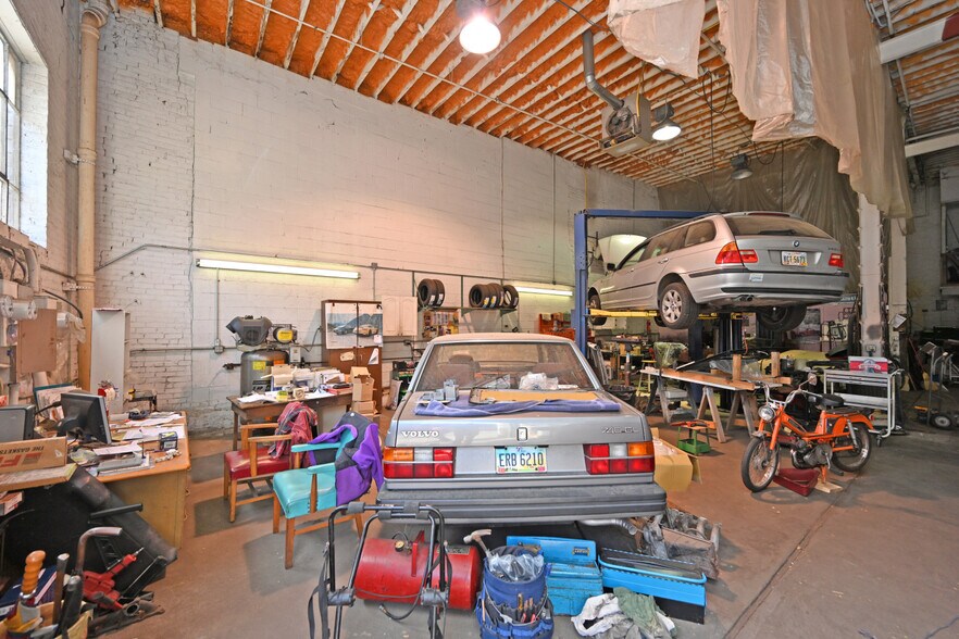 More Photos Of 2025 Dunlap St, Cincinnati Light Manufacturing For Sale