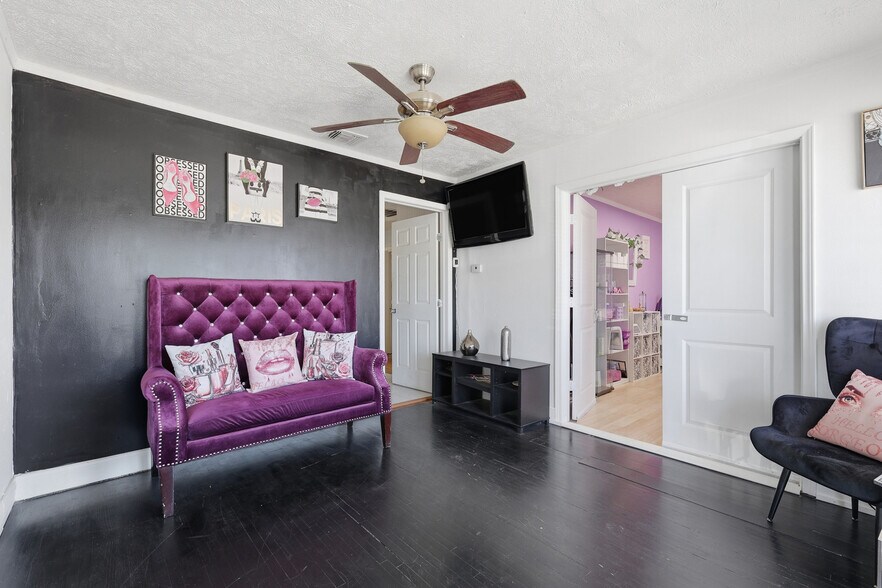 More Photos Of 2205 Strawberry Rd, Pasadena Flex For Sale