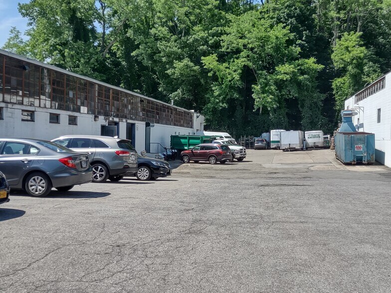 More Photos Of 97 N Water St, Ossining Warehouse For Lease