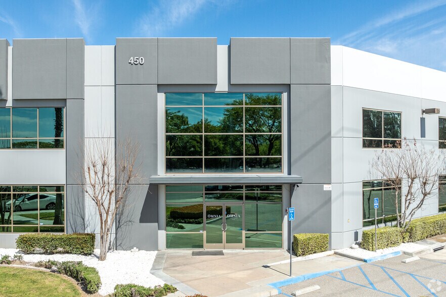 More Photos Of 450 Parkcenter Cir N, San Bernardino Distribution For Lease