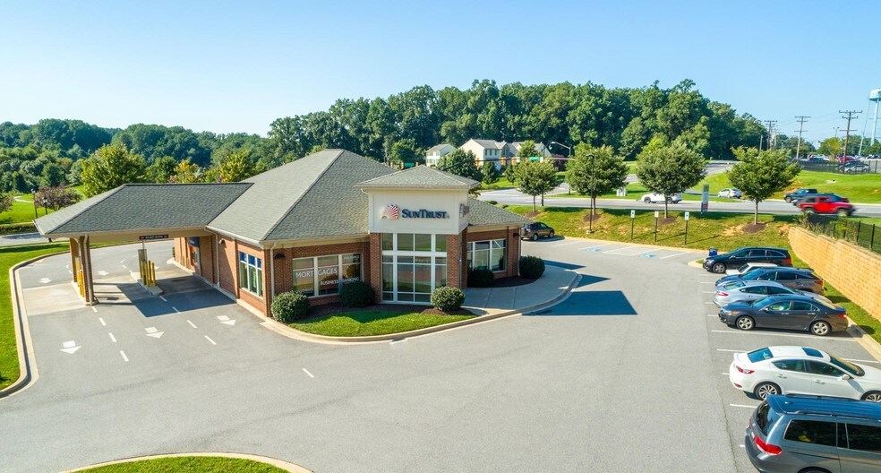 More Photos Of 7405 Maple Lawn Blvd, Fulton Bank For Lease