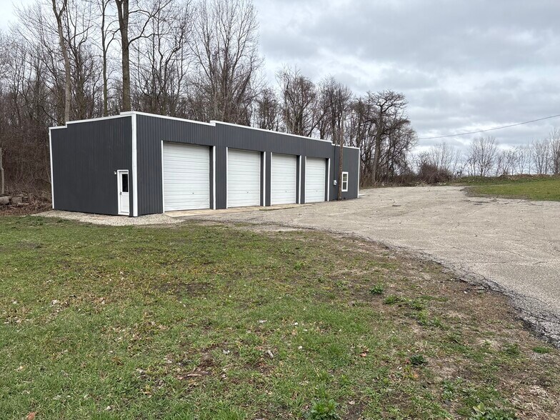 More Photos Of 01821 73rd St, South Haven Warehouse For Lease