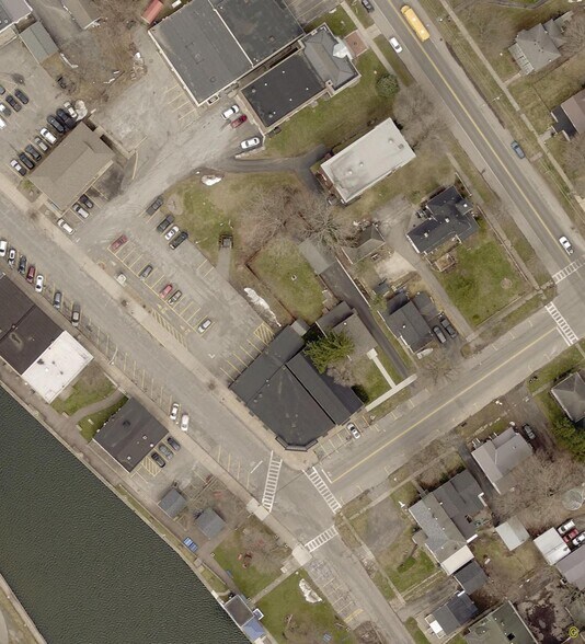 More Photos Of 60 State St, Phoenix Freestanding For Sale