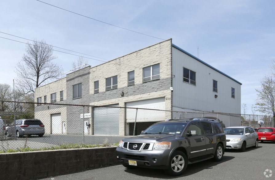 More Photos Of 205 E 1st Ave, Roselle Warehouse For Lease