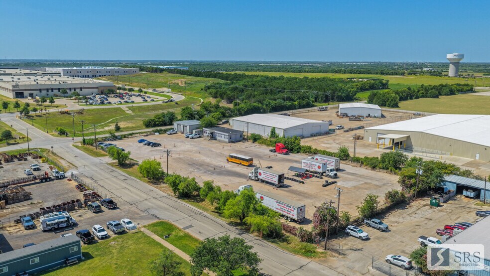 More Photos Of 950 Trinity Dr, Mansfield Flex For Lease