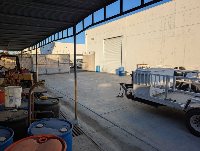 More Photos Of 536 W Southern Ave, Orange Manufacturing For Lease