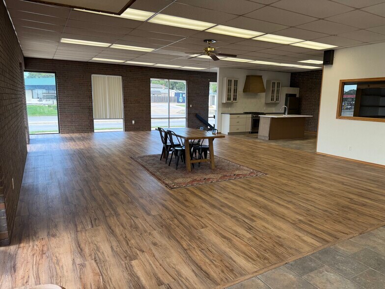 More Photos Of 117 W 7th Ave, Augusta Office For Lease