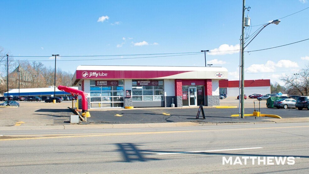 Primary Photo Of 3046 Maple Ave, Zanesville Auto Repair For Sale