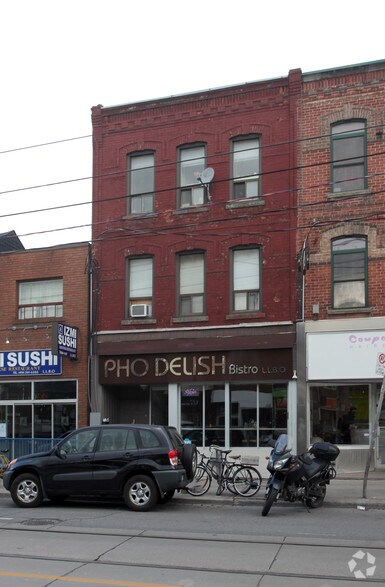 Primary Photo Of 712 Queen St W, Toronto Storefront Retail Residential For Lease
