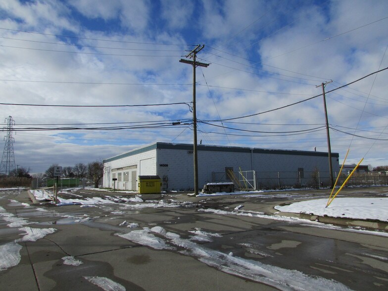 More Photos Of 14033-14055 Achyl Ave, Warren Warehouse For Sale