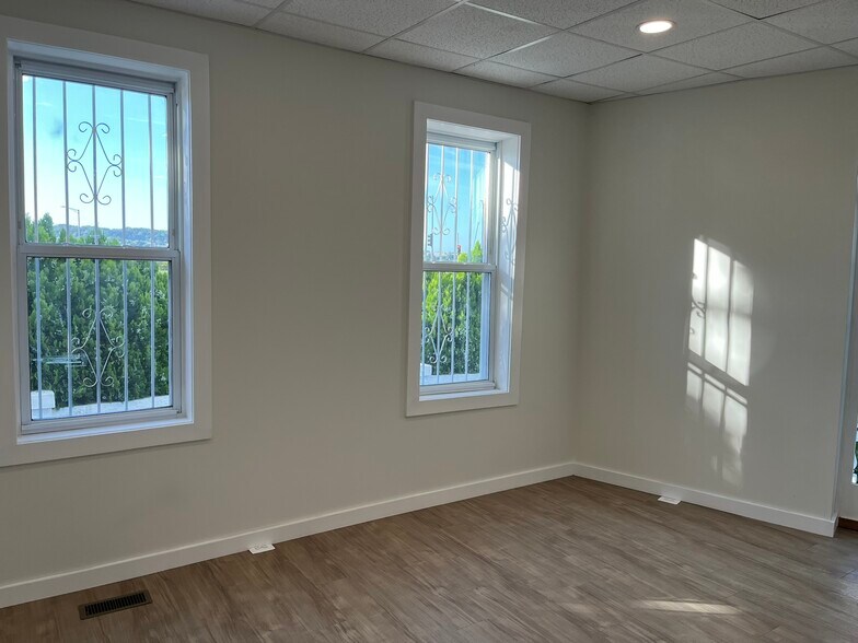 More Photos Of 5 Barney Cir SE, Washington Medical For Lease