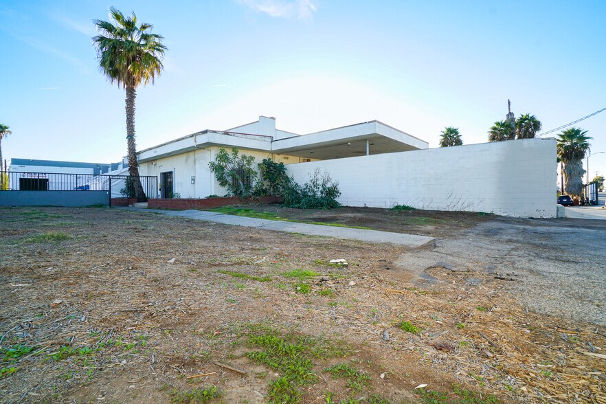 More Photos Of 13501 S Main St, Los Angeles Warehouse For Lease