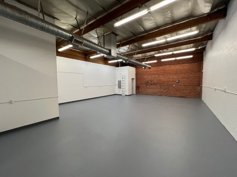 More Photos Of 7401 Laurel Canyon Blvd, North Hollywood Warehouse For Lease