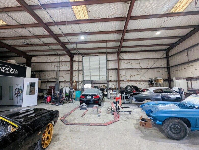 More Photos Of 5320 W Parkway St, Groves Industrial For Sale