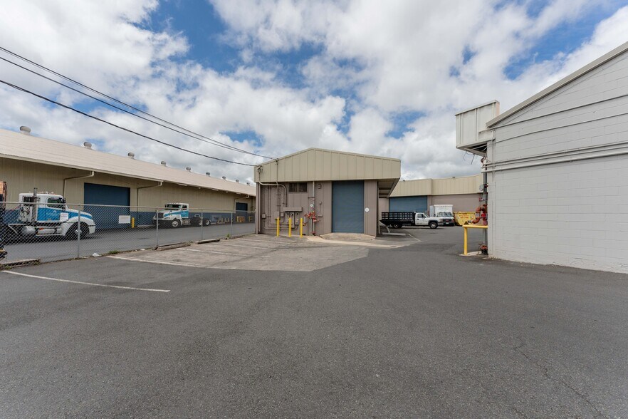 More Photos Of 2290 Alahao Pl, Honolulu Unknown For Lease