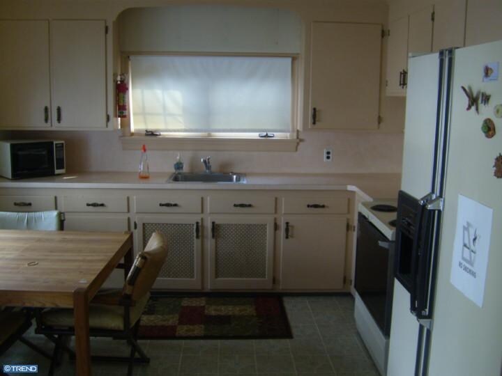 More Photos Of 46 Hilltown Pike, Line Lexington Office For Sale