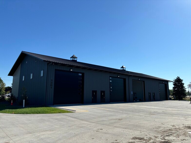 More Photos Of 1301 Main Avenue SE, Moorhead Flex For Sale