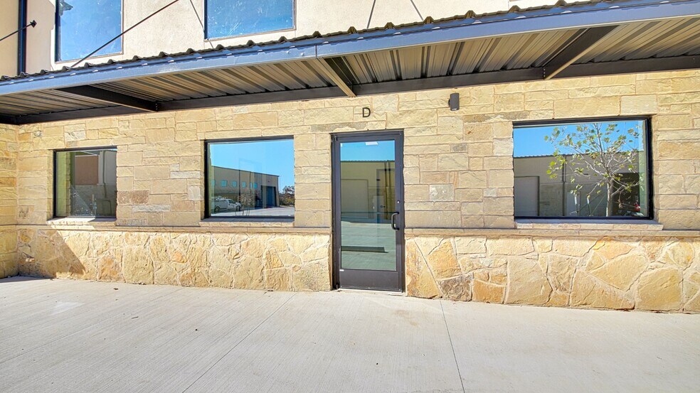 More Photos Of 720 S Bell Blvd, Cedar Park Showroom For Lease