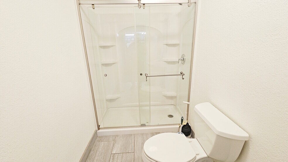 More Photos Of 306-308 Roberts Ln, Bakersfield Storefront Retail Residential For Sale