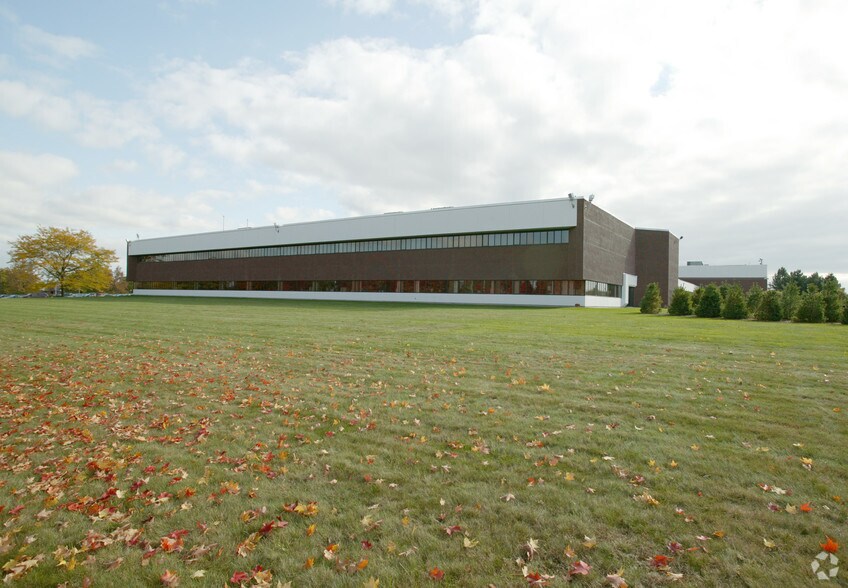 More Photos Of 123 Day Hill Rd, Windsor Manufacturing For Lease