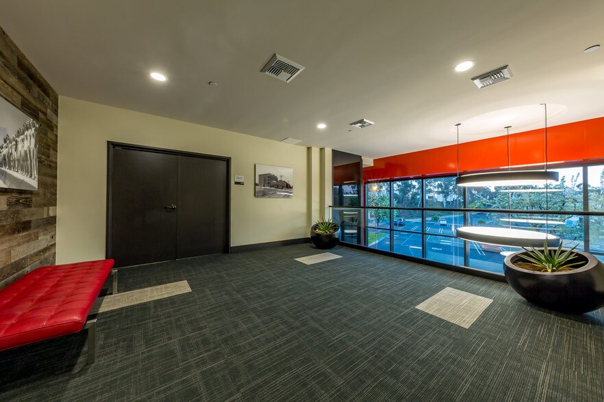 More Photos Of 9619 Chesapeake Dr, San Diego Coworking Space