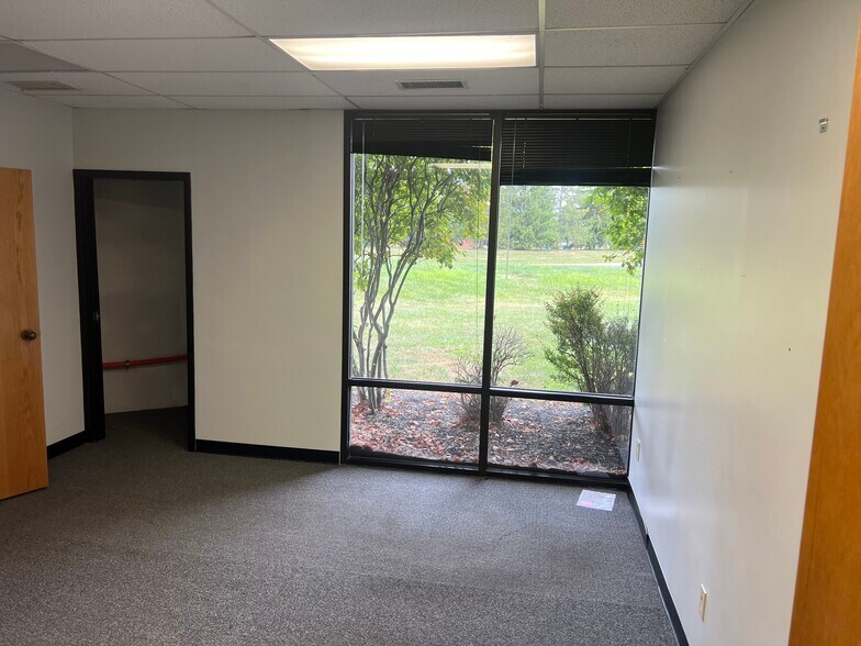 More Photos Of 209 Green Meadows Dr S, Lewis Center Warehouse For Lease