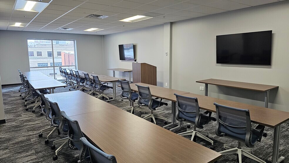 More Photos Of 222 3rd Ave SE, Cedar Rapids Office For Lease