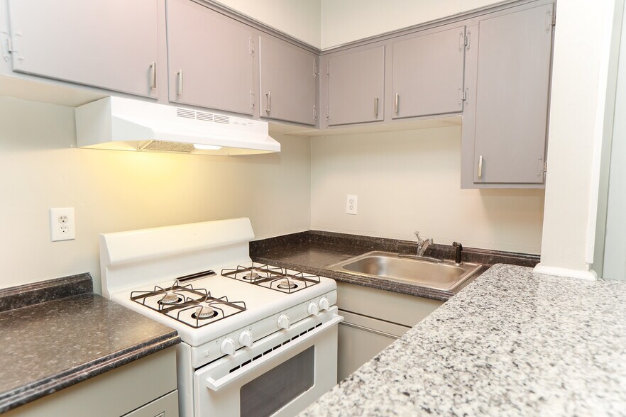 More Photos Of 1314-1318 Little Bay Ave, Norfolk Apartments For Sale