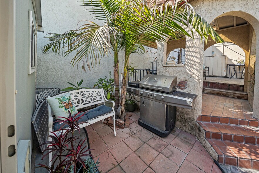 More Photos Of 906 E Commonwealth Ave, Fullerton Storefront For Sale