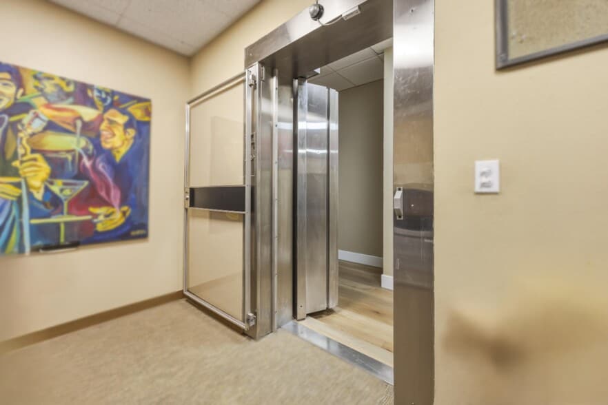 More Photos Of 1075 Rosecrans St, San Diego Bank For Sale
