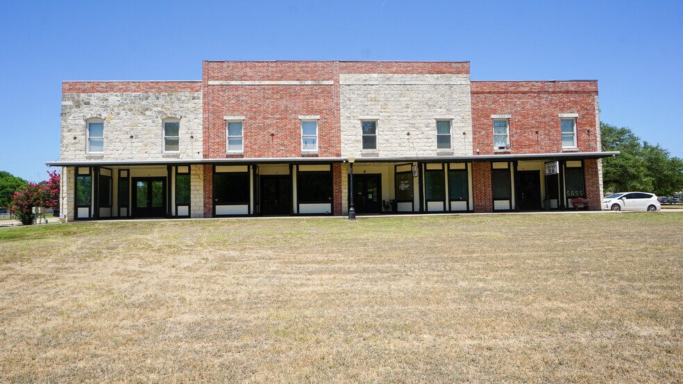 More Photos Of 805 N Main St, Salado Unknown For Lease