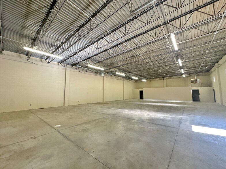 More Photos Of 5611 SW 38th St, Oklahoma City Warehouse For Lease