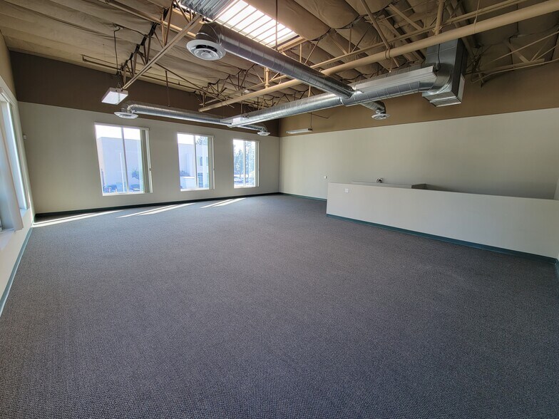 More Photos Of 325 N Puente St, Brea Light Manufacturing For Lease