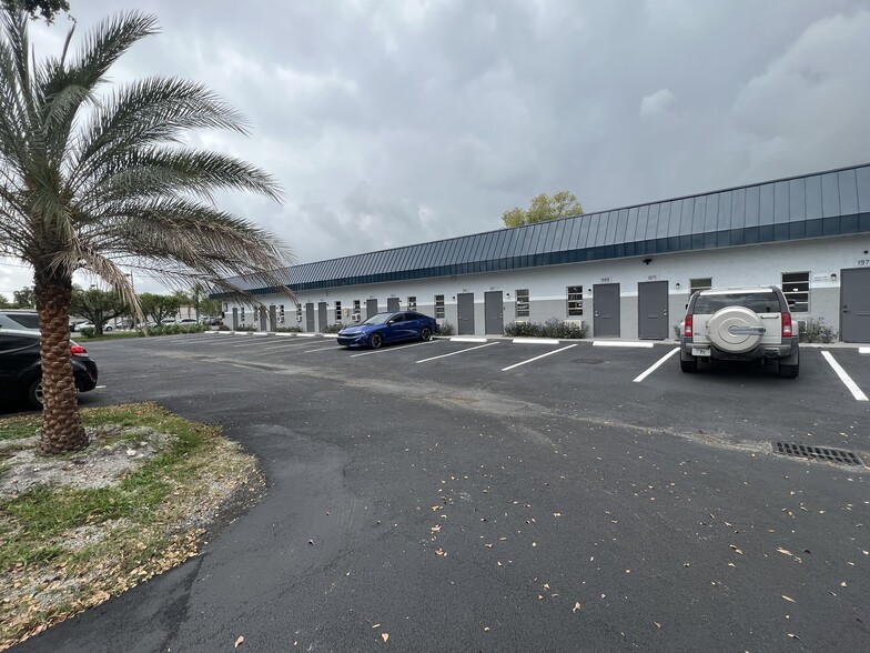 Primary Photo Of 1926-1948 NW 54th Ave, Margate Warehouse For Lease