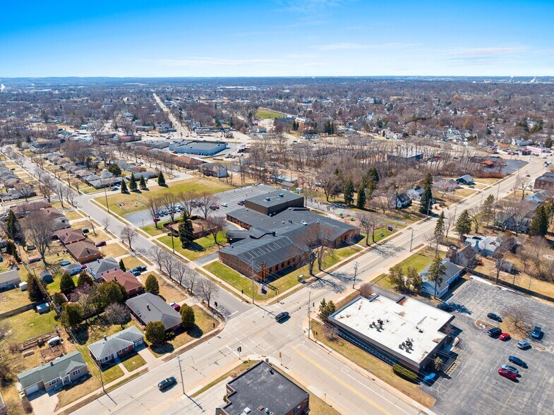 More Photos Of 1751 Deckner Ave, Green Bay Medical For Sale