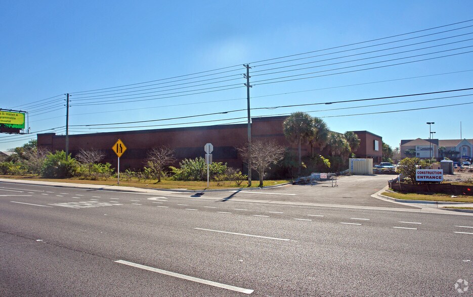 More Photos Of 13355 49th St N, Clearwater Freestanding For Lease