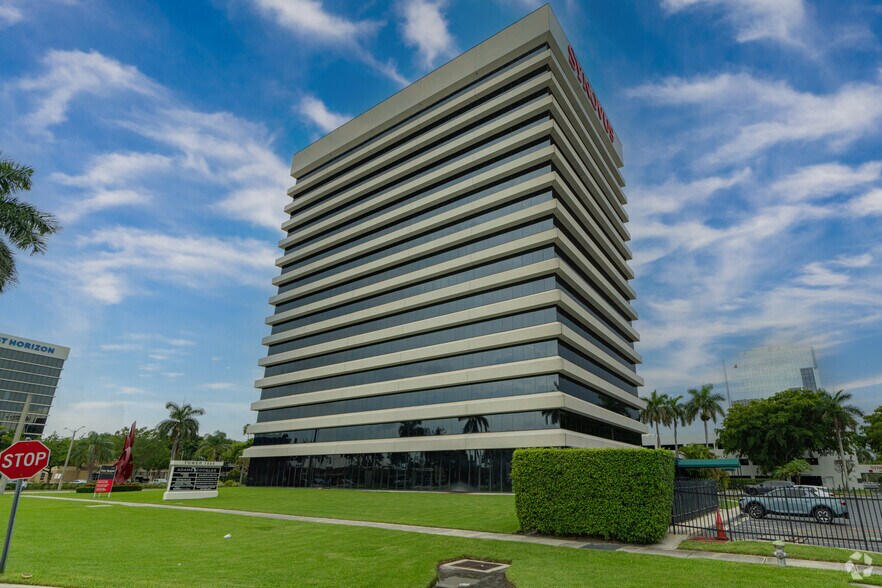 More Photos Of 1555 Palm Beach Lakes Blvd, West Palm Beach Office For Lease