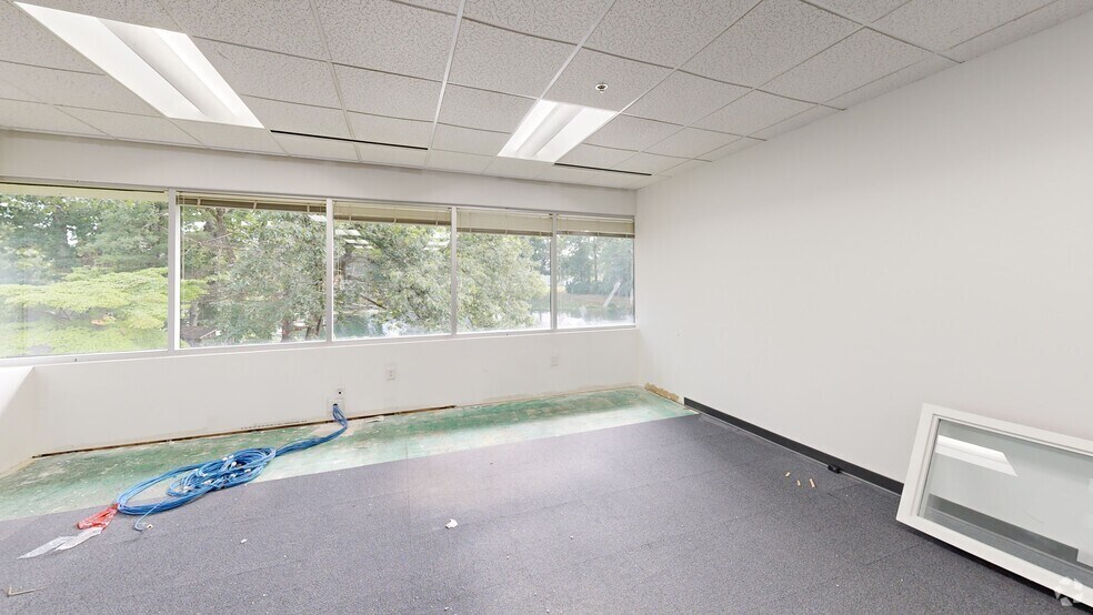 More Photos Of 2 Waterside Crossing, Windsor Office For Sale