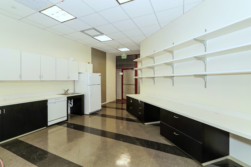 More Photos Of 2033 Main St, Sarasota Office For Lease