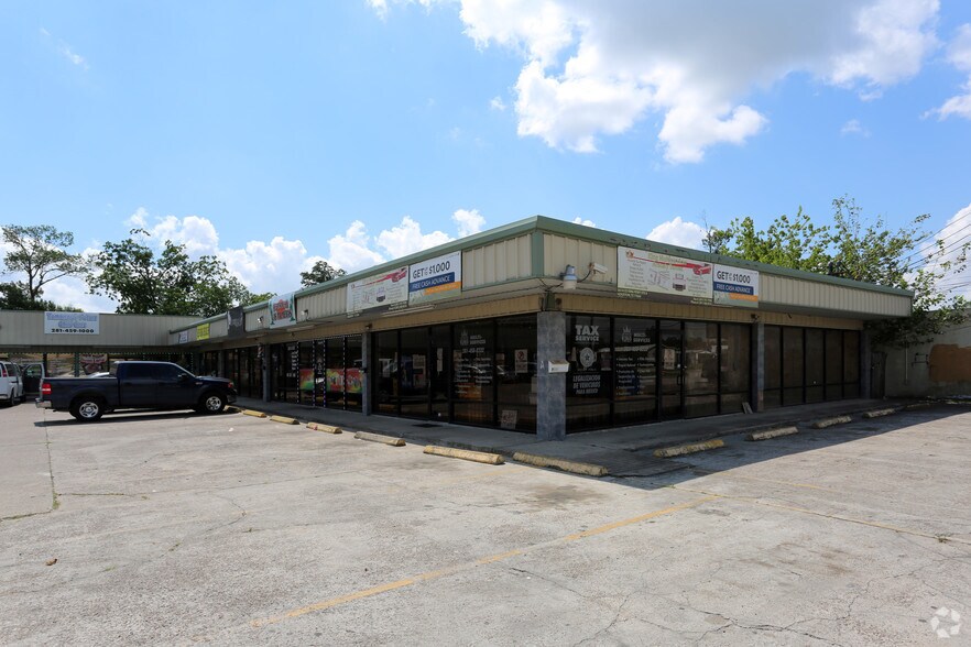 More Photos Of 8514 C E King Pky, Houston Unknown For Lease